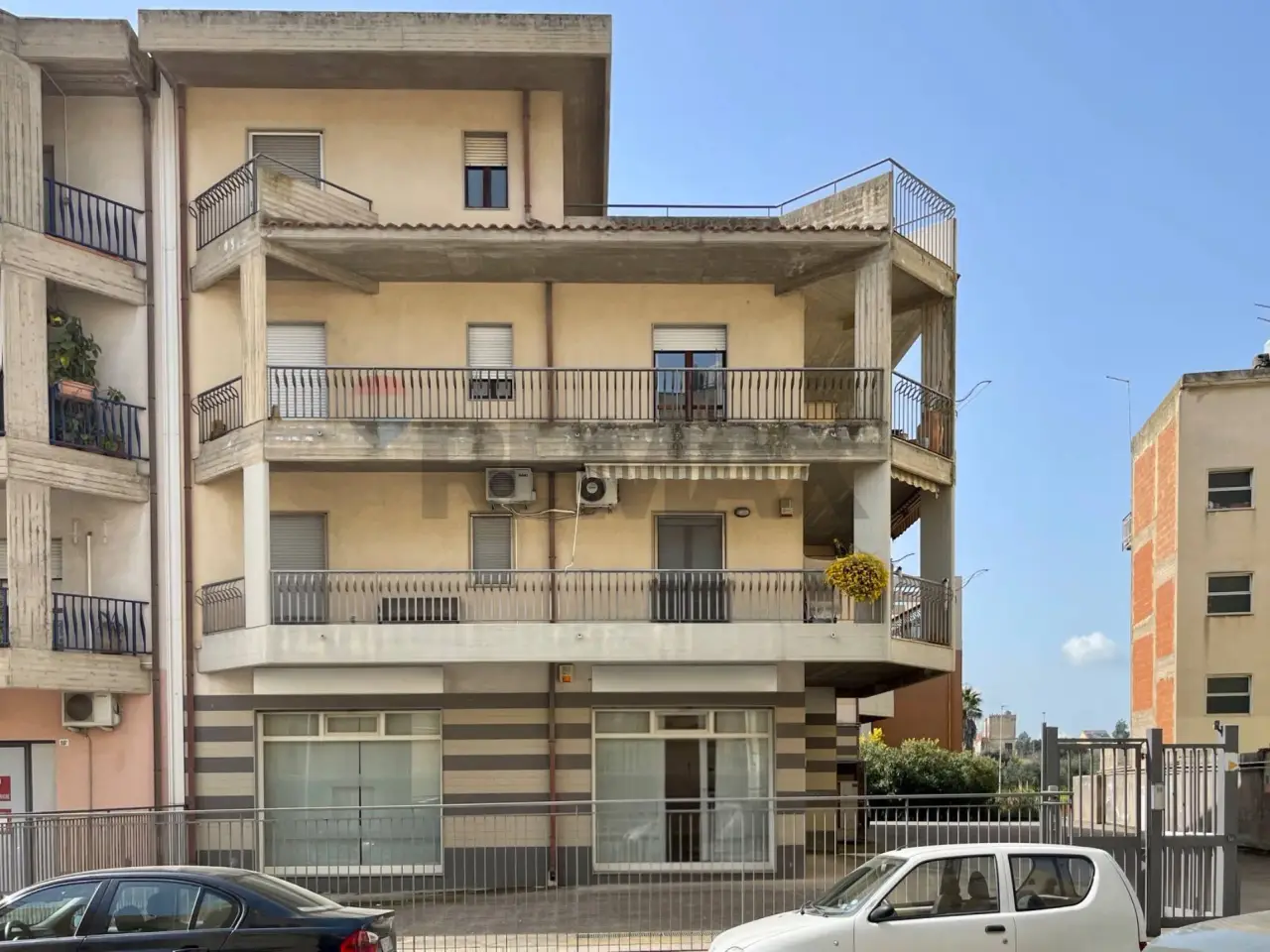 Ufficio in Viale Autonomia 18, Caltagirone, {3} - Foto 1