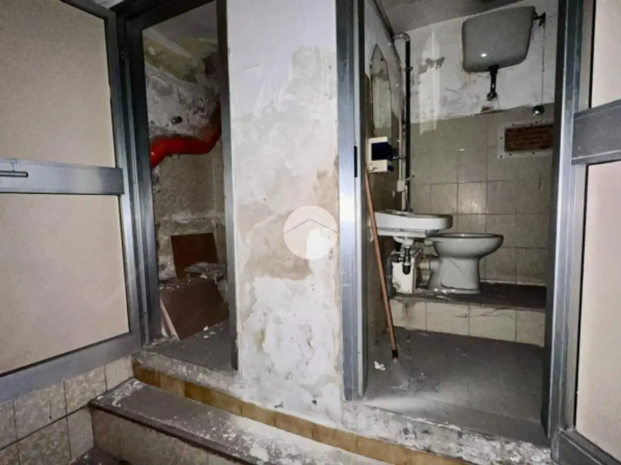 Magazzino in Via Michele Guadagno 58, Napoli, {3} - Foto 1