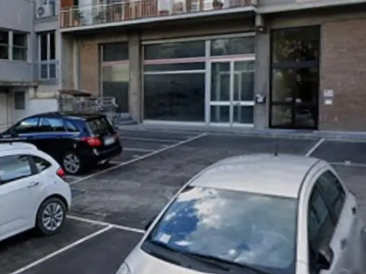 Negozio in Via Eritrea 11, Arezzo, {3} - Foto 1