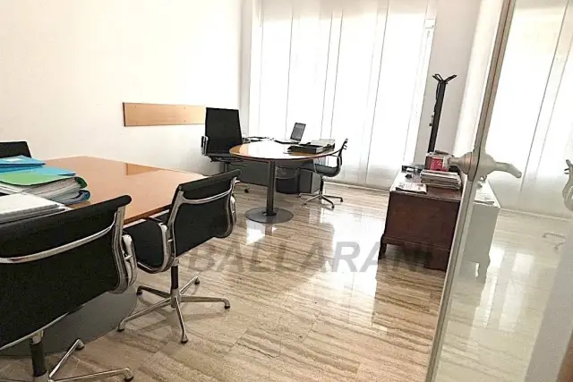 Gemeinschaftsbüro in Corso Giuseppe Garibaldi 84, Milano - Foto 1