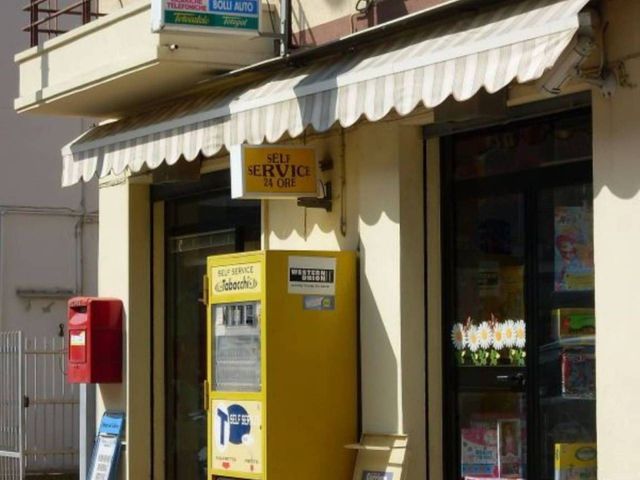 Geschäft in Piazzale Martiri della Libertà, Lucca - Foto 1