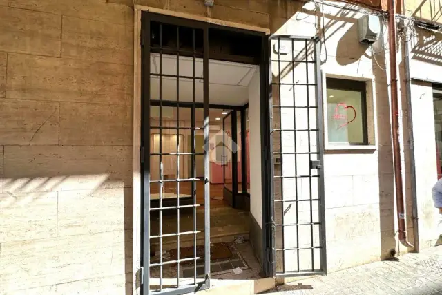 Shop in {3}, Via XX Settembre 22 - Photo 1