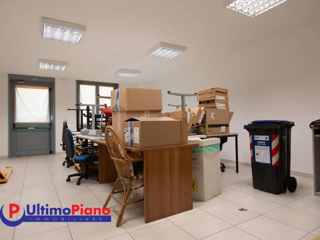 Ufficio in Via Lavoratori Vittime col Du Mont 21, Aosta, {3} - Foto 2