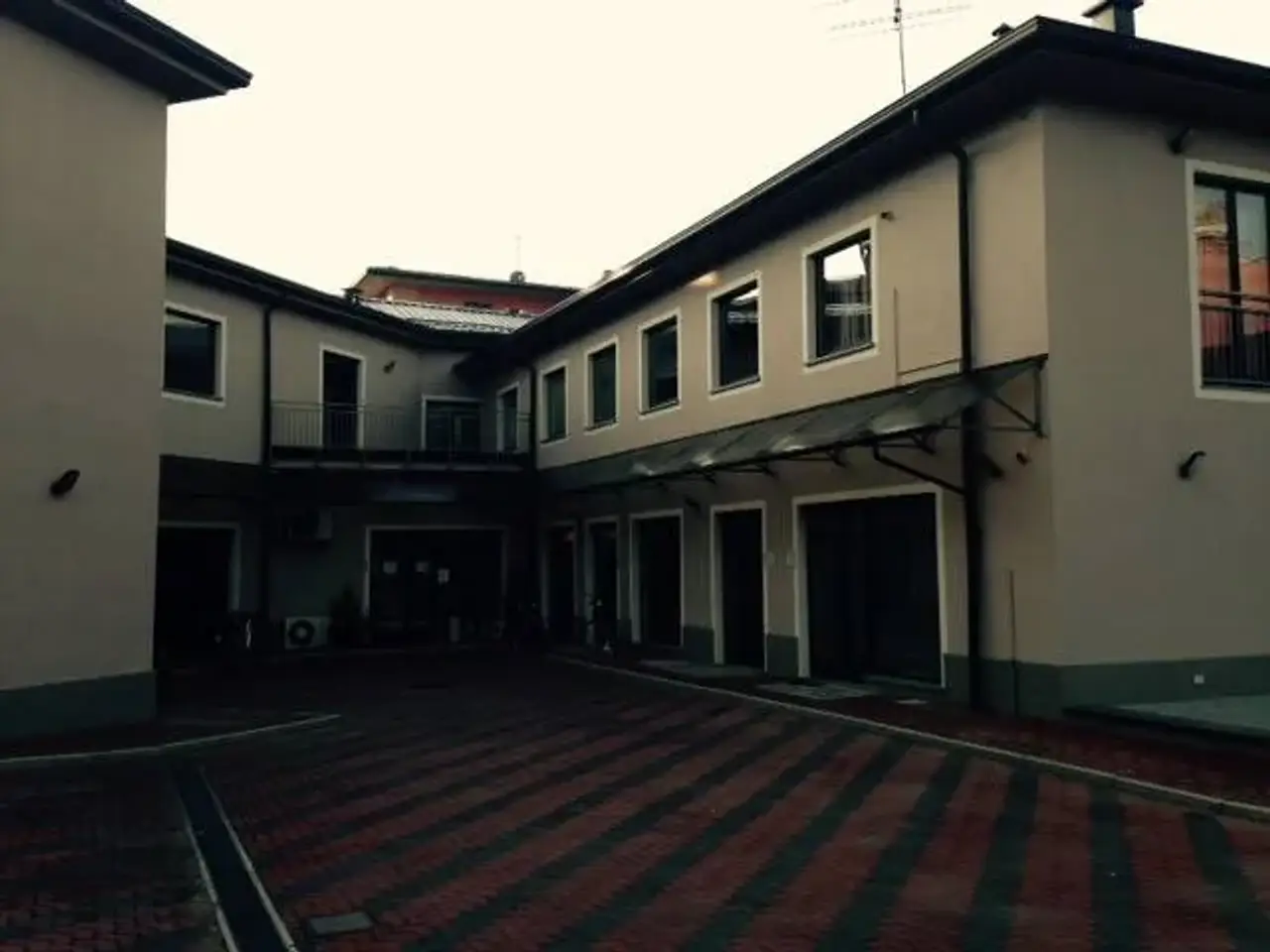Ufficio in Via Ruggero Leoncavallo 8, Treviglio, {3} - Foto 2