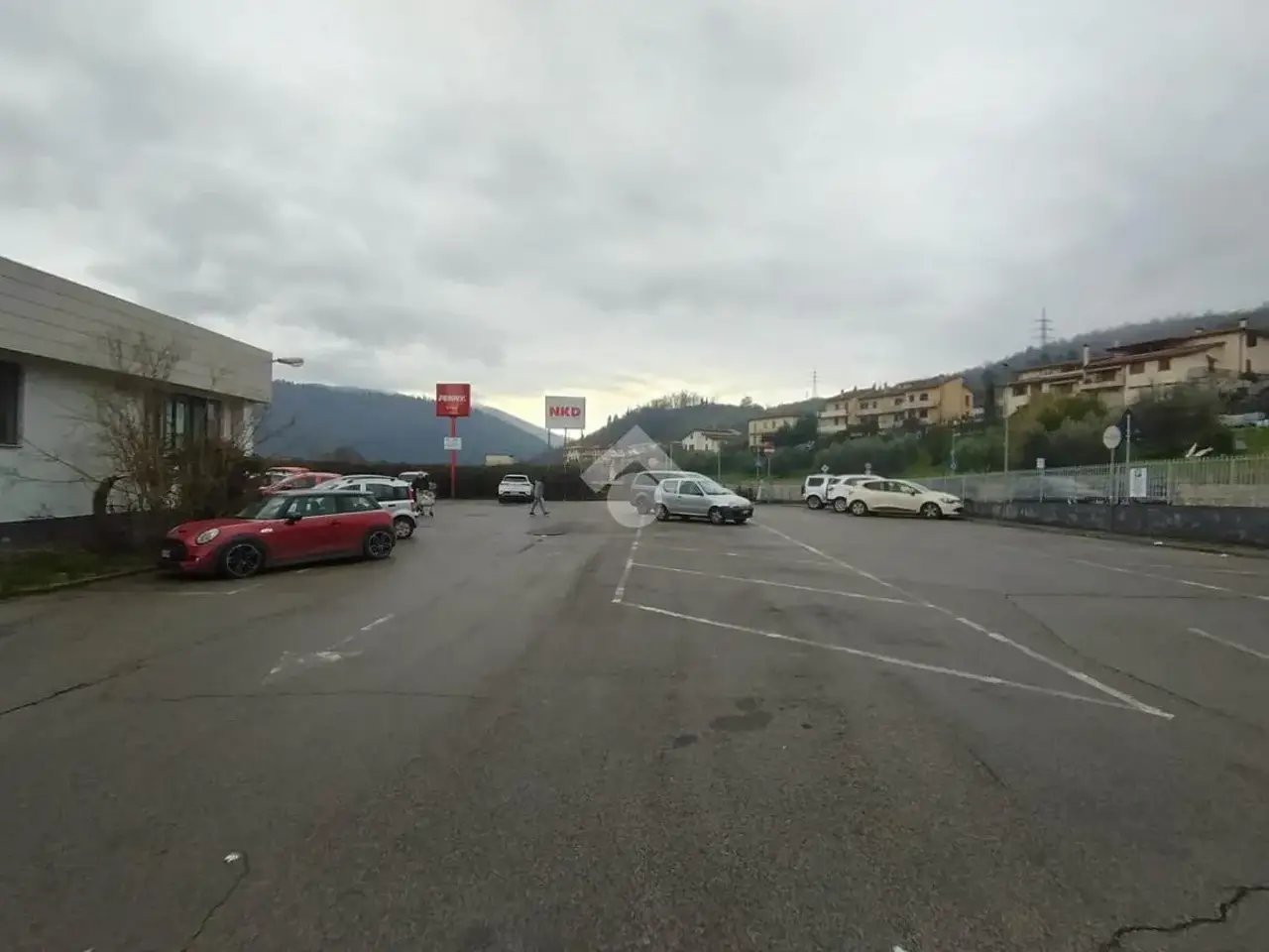 Negozio in Via Val di Bisenzio, Vaiano, {3} - Foto 2