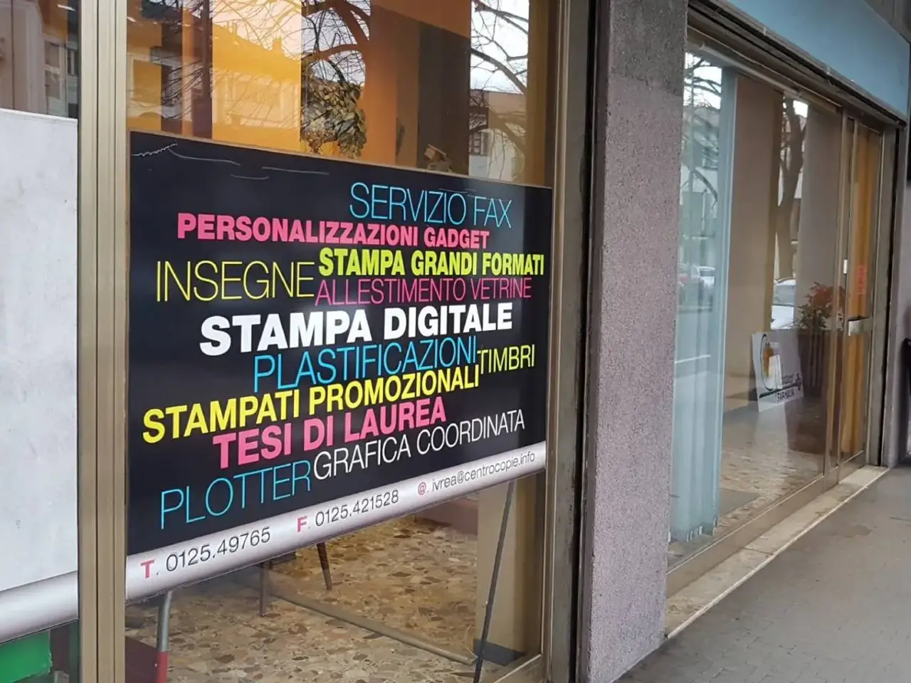 Locale commerciale in Piazza Alfonso La Marmora 9, Ivrea, Ivrea, {3} - Foto 1