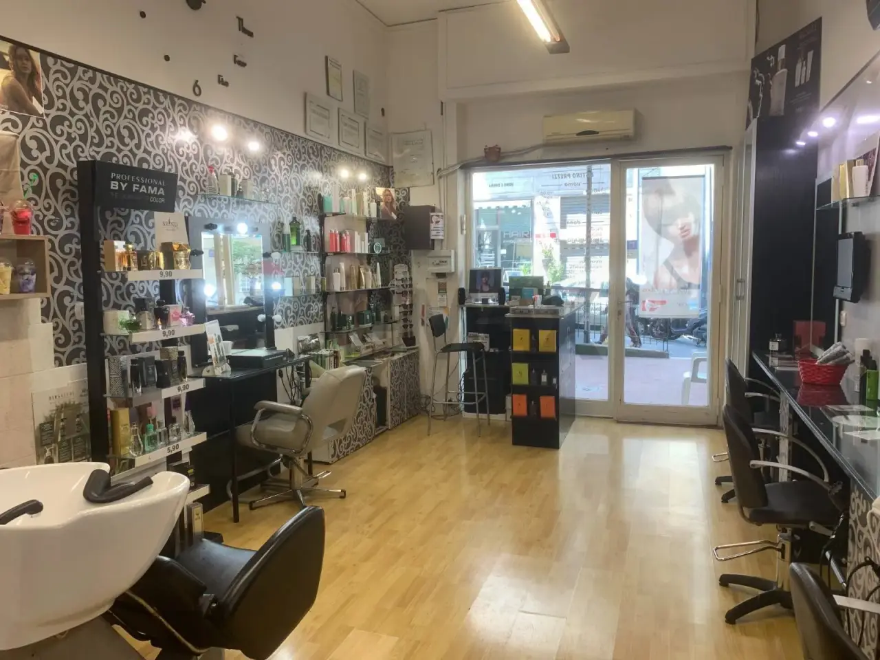 Esercizio commerciale in Via Salvator Rosa 125, Napoli, {3} - Foto 1