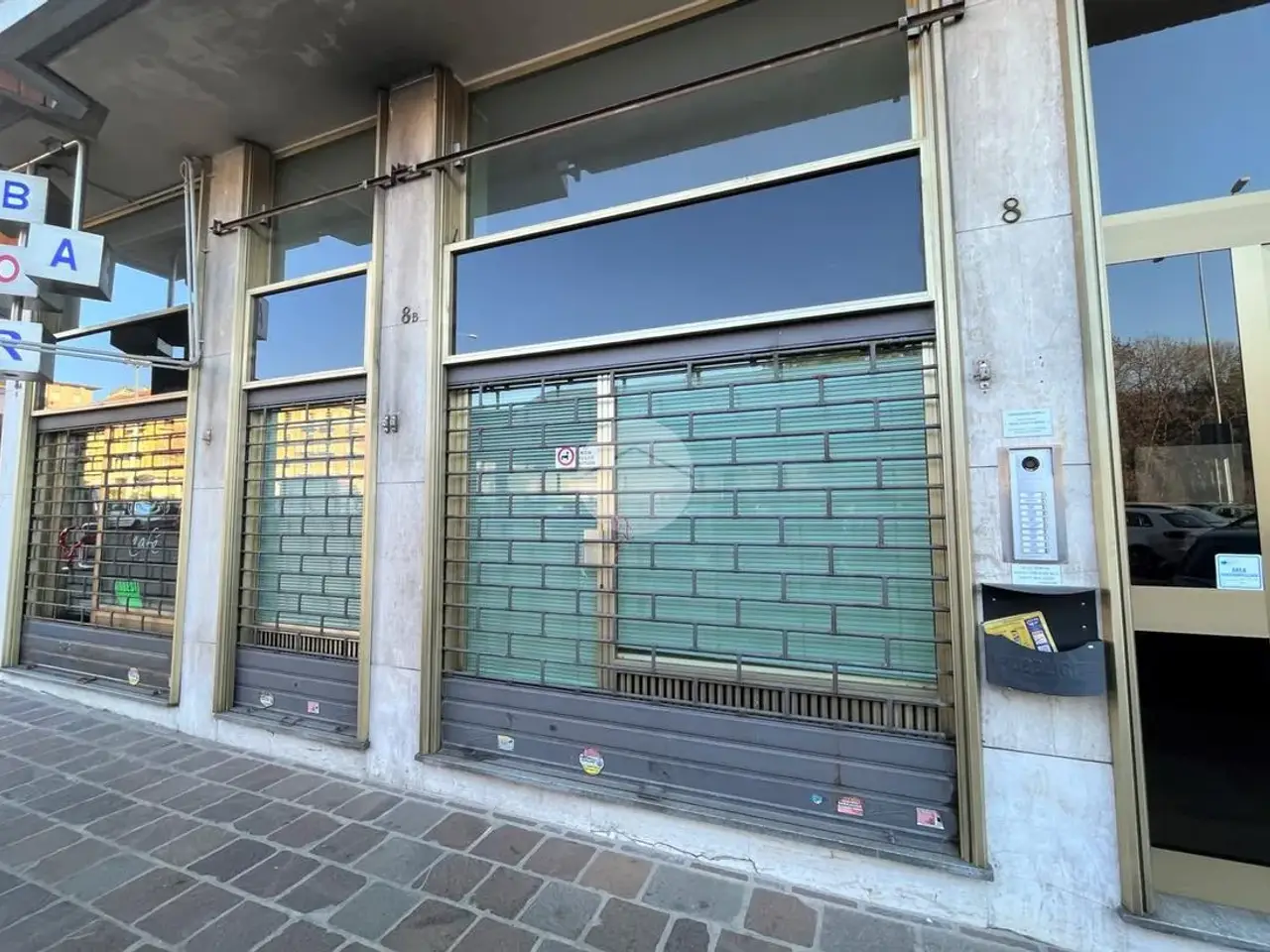 Negozio in Piazza Adua 8, Biella, {3} - Foto 1