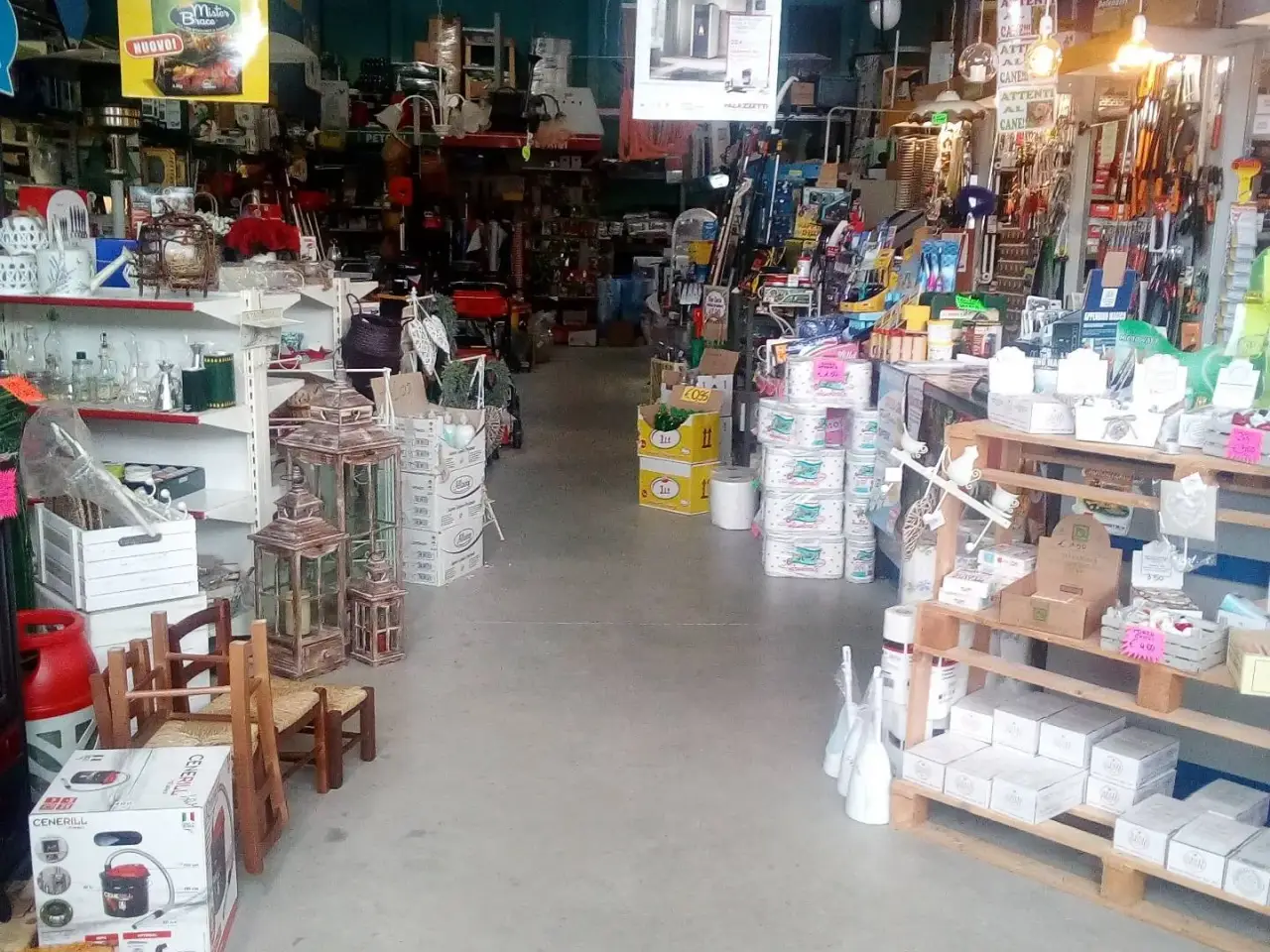 Esercizio commerciale in Via delle Padule, Crespina Lorenzana, {3} - Foto 1