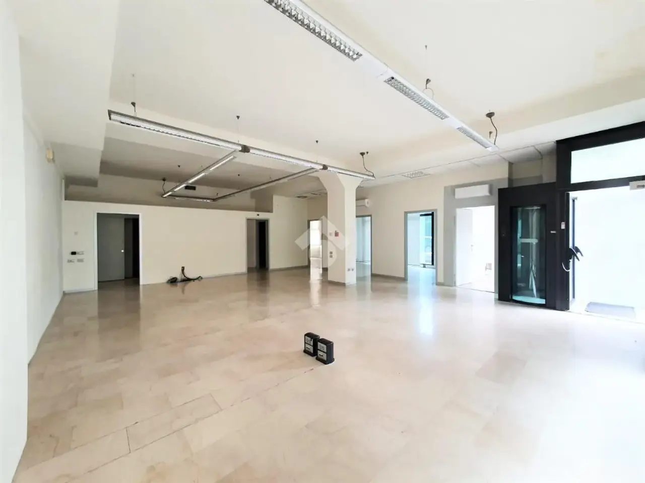 Negozio in Via C. Cavour 14, Vigonza, {3} - Foto 1