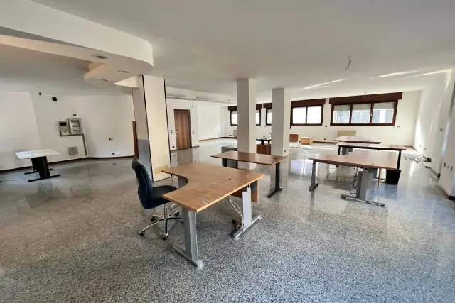 Gemeinschaftsbüro in Via Giovanni Pascoli, Bergamo - Foto 1