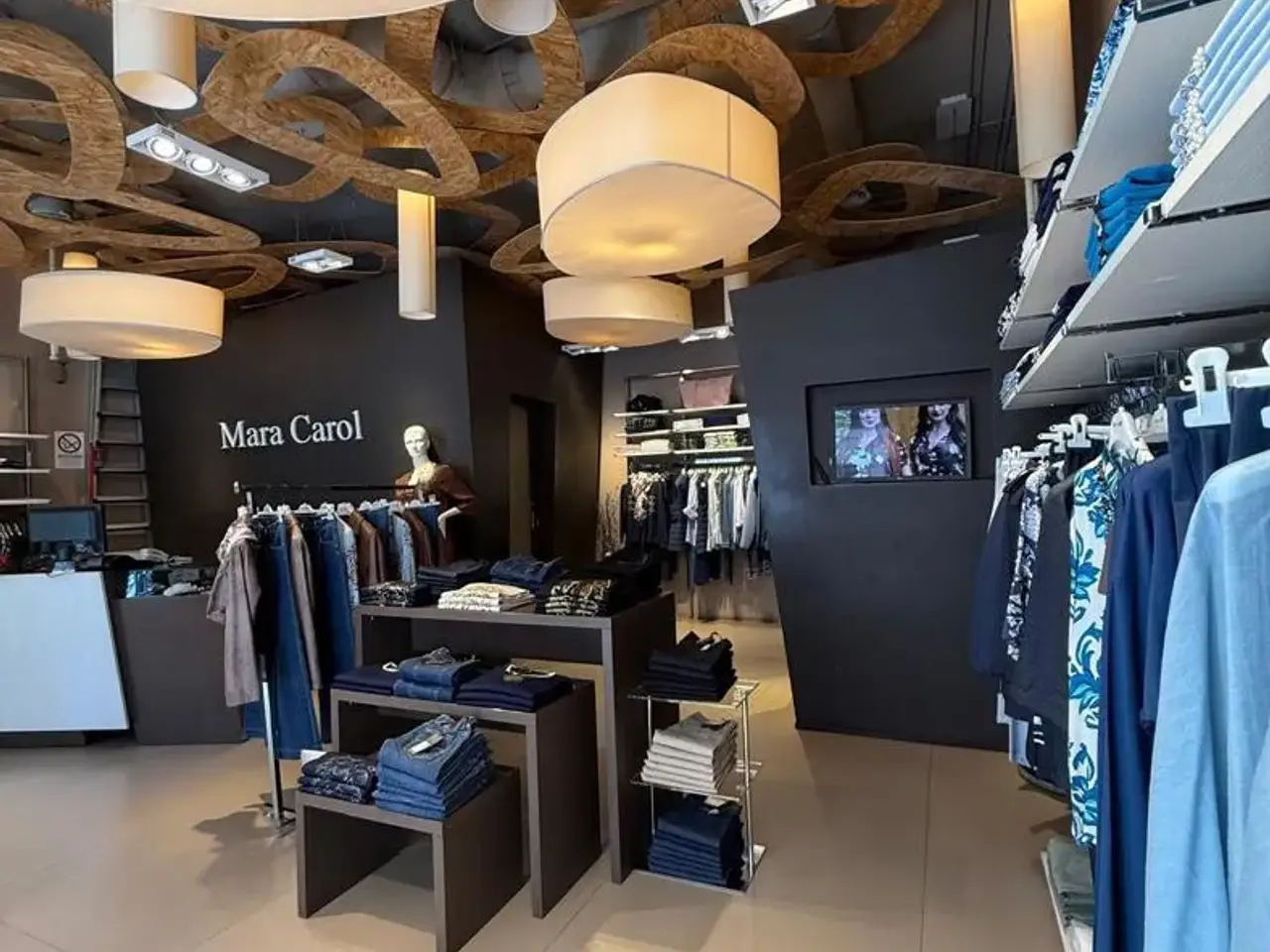 Esercizio commerciale in Via Merulana, Roma, {3} - Foto 1