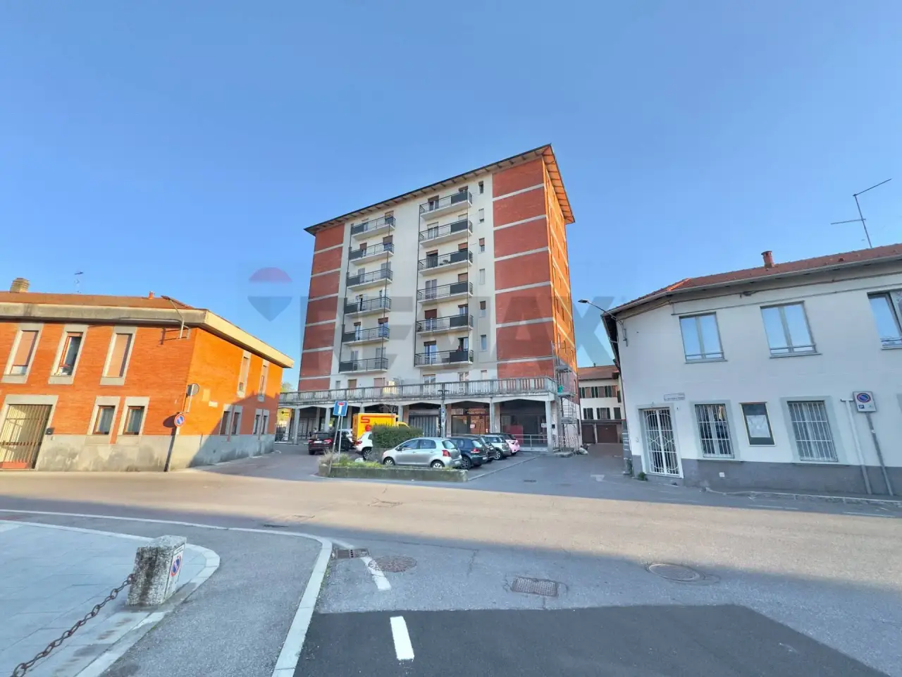 Negozio in Piazza Ss Giacomo E Filippo 10, Venegono Inferiore, {3} - Foto 1
