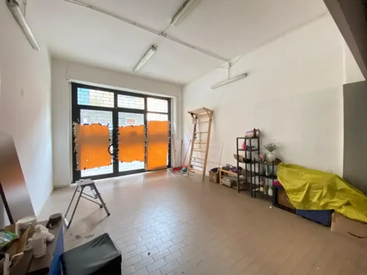 Negozio in Via Giovanni Pascoli 44, Asti, {3} - Foto 1
