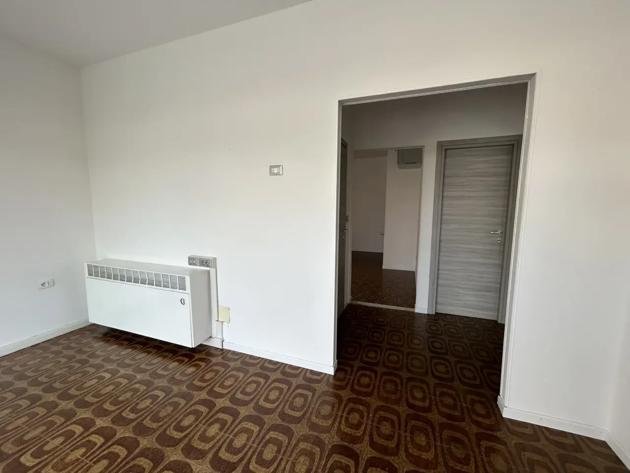 Negozio in Via Dodici Morelli 75, Cento, {3} - Foto 2