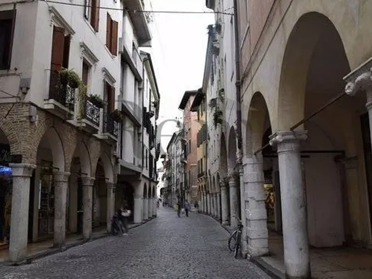 Negozio in Piazza Duomo 1, Treviso, {3} - Foto 1