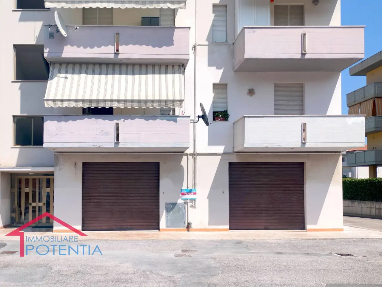Magazzino in Via Beethoven 40, Potenza Picena, {3} - Foto 1