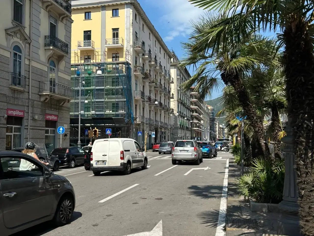 Esercizio commerciale in Corso Garibaldi 172, Salerno, {3} - Foto 1