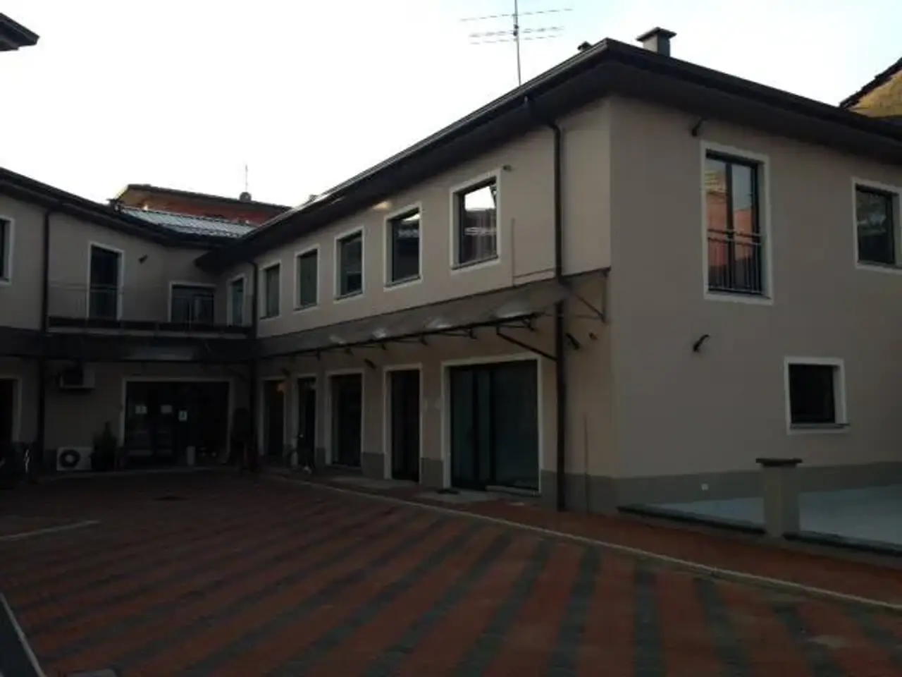 Ufficio in Via Ruggero Leoncavallo 8, Treviglio, {3} - Foto 1
