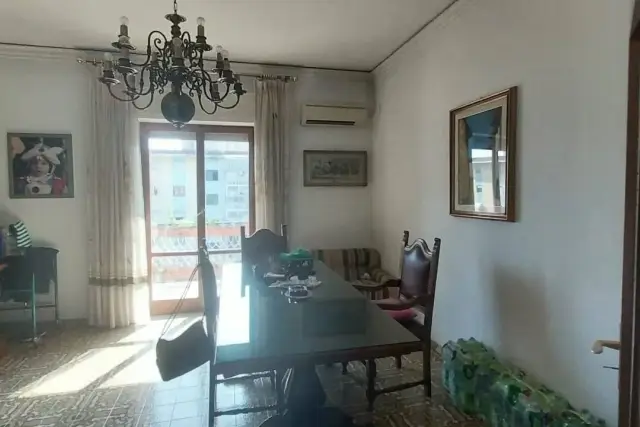 Vierzimmerwohnung in Via Raffaello, Aversa - Foto 1