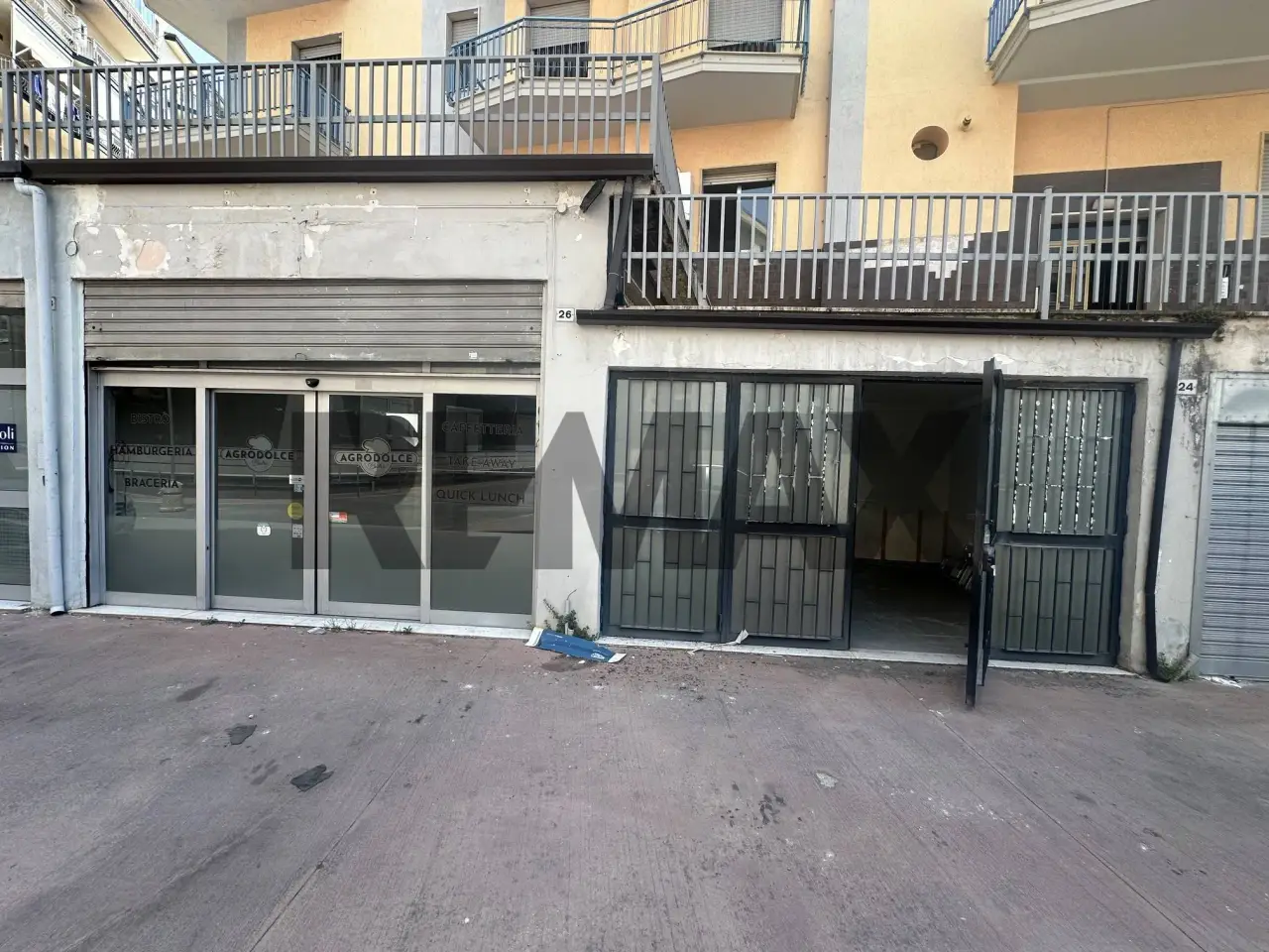 Negozio in Via Gaetano Salvemini Snc, Benevento, {3} - Foto 1