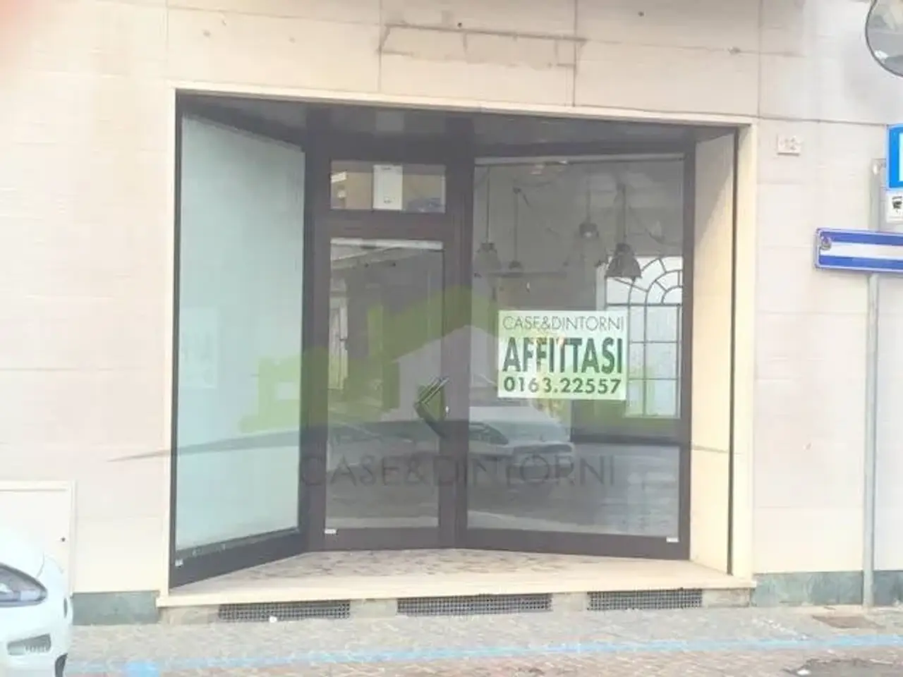 Negozio in Via G.Ferrari, Borgosesia, {3} - Foto 2