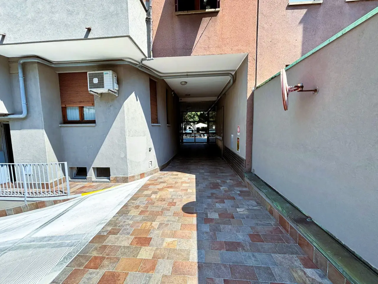 Parcheggio chiuso in Via Benedetto Marcello 5, Milano, {3} - Foto 2