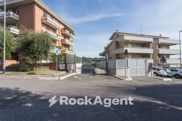 Garage - Parking slot in Via Mario Fasulo 1, Roma - Photo 1