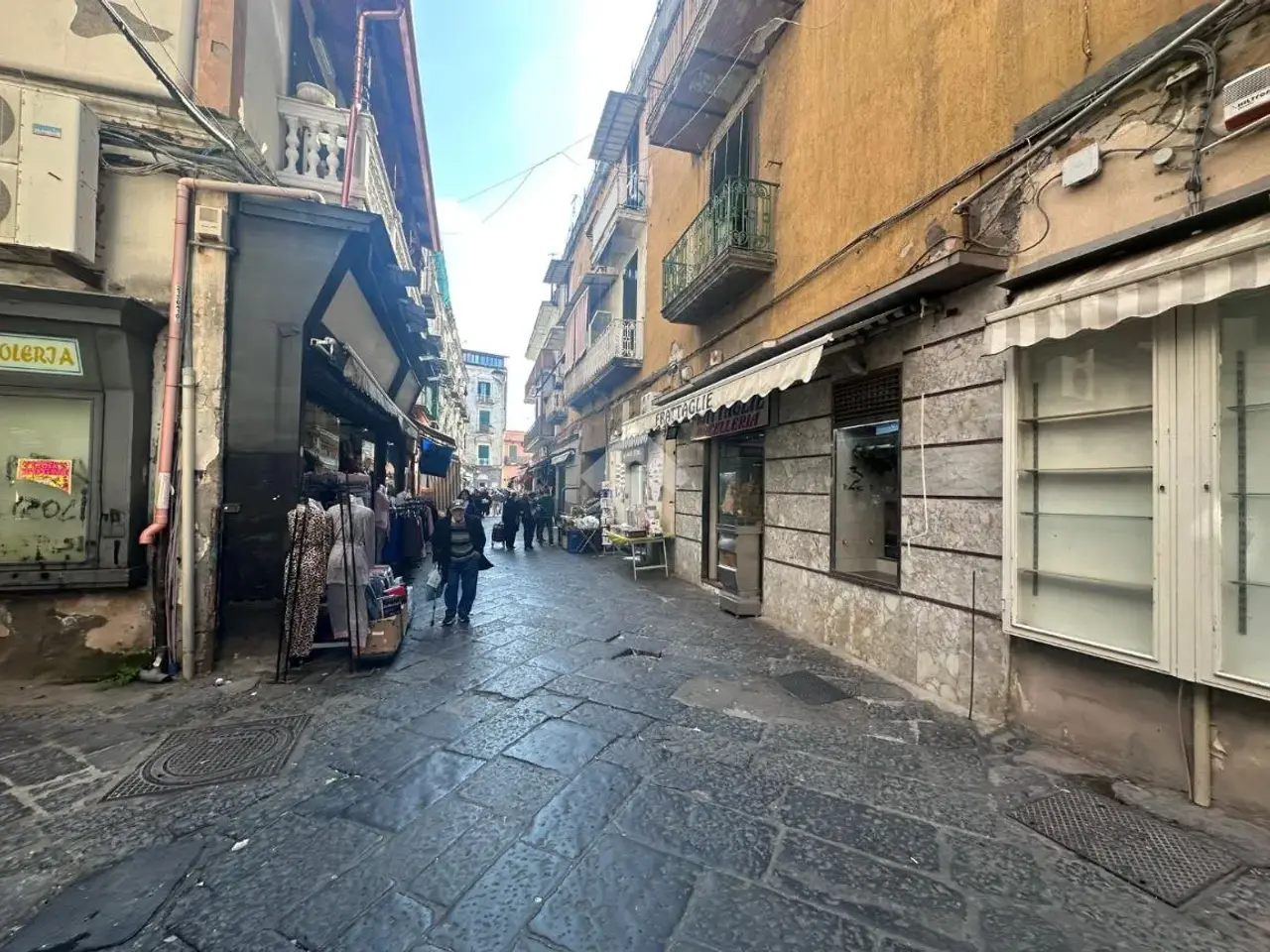 Negozio in Via Padre Gaetano Errico 21, Napoli, {3} - Foto 2