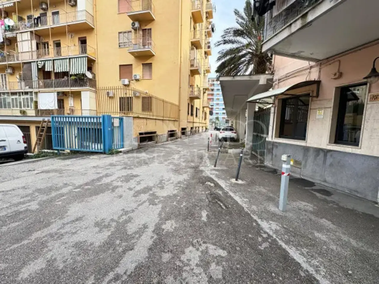 Magazzino in Piazza Francesco Muzii, Napoli, {3} - Foto 2