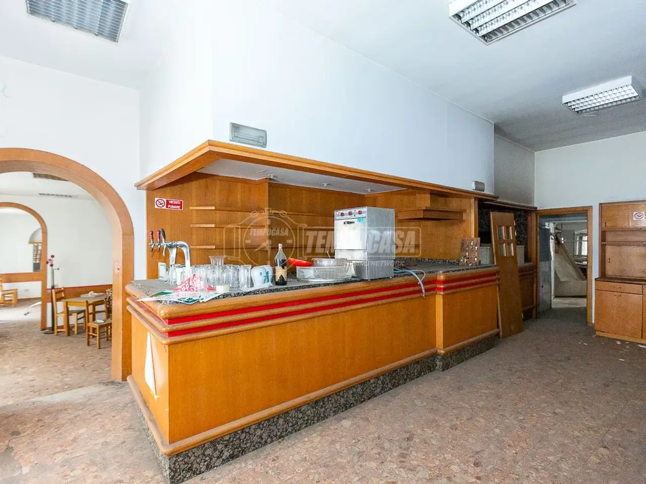 Negozio in Via Fratelli Ugoni 40, Brescia, {3} - Foto 2