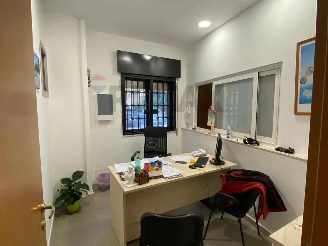 Ufficio in Via San Tommaso d\'Aquino 6, Bari, {3} - Foto 1