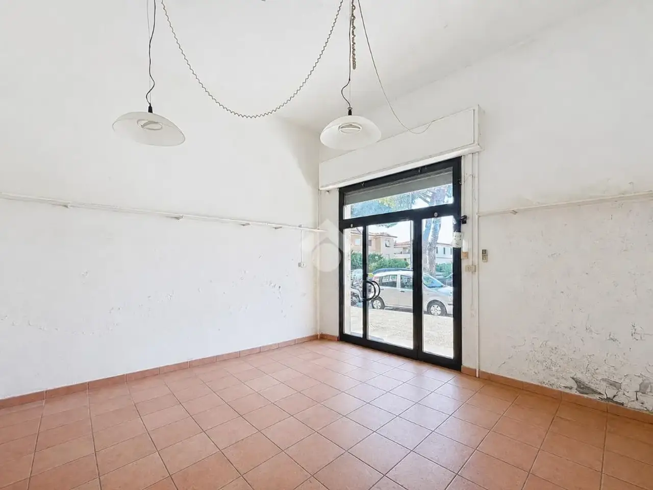 Negozio in Piazza Leonetto Cappiello 8, Livorno, {3} - Foto 1