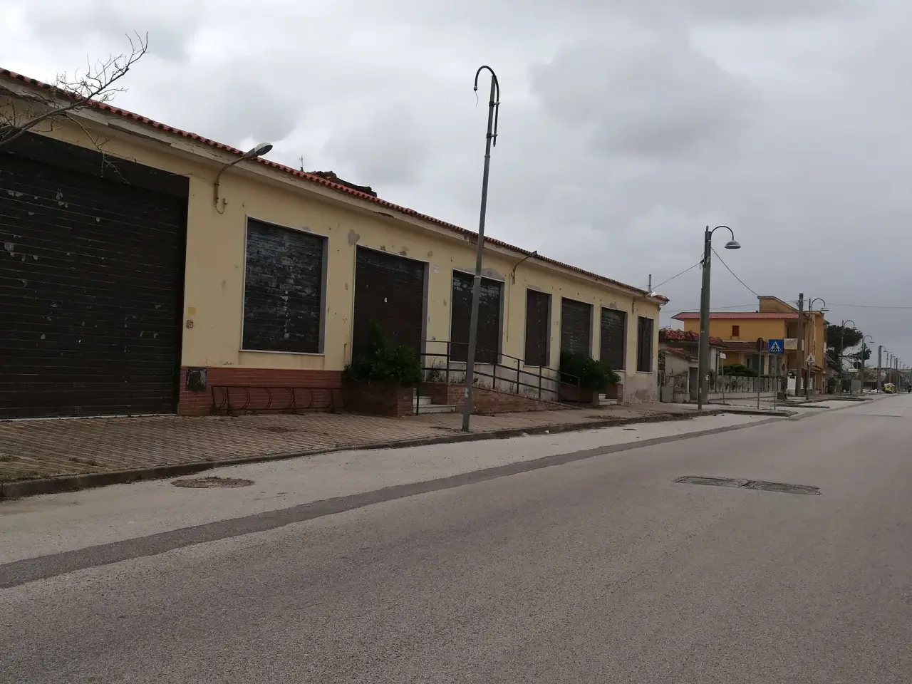 Negozio in Viale F. Brunellesci, Castel Volturno, {3} - Foto 1