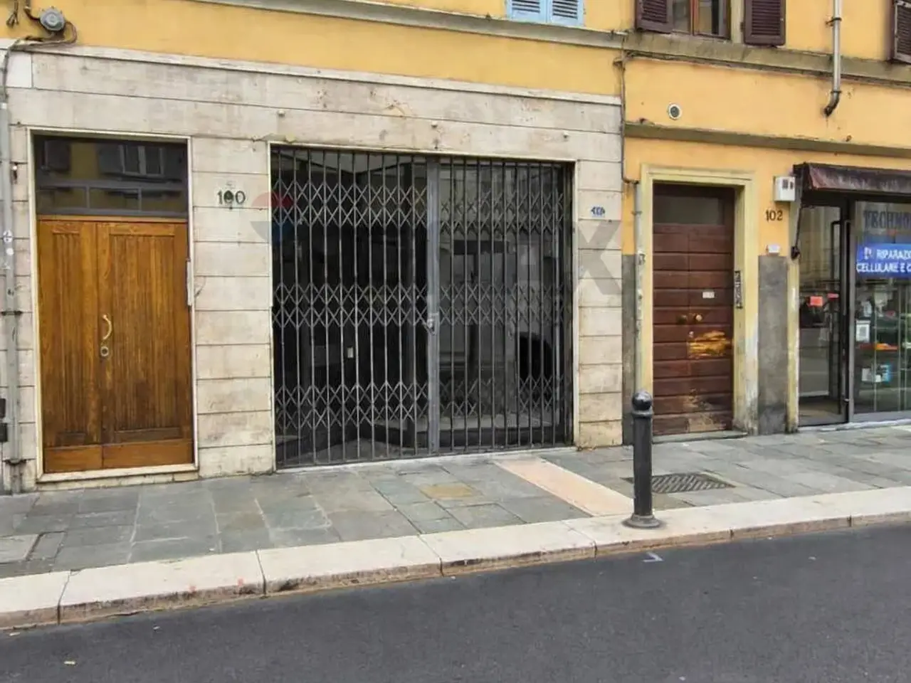 Negozio in Strada Massimo d'Azeglio 100, Parma, {3} - Foto 1