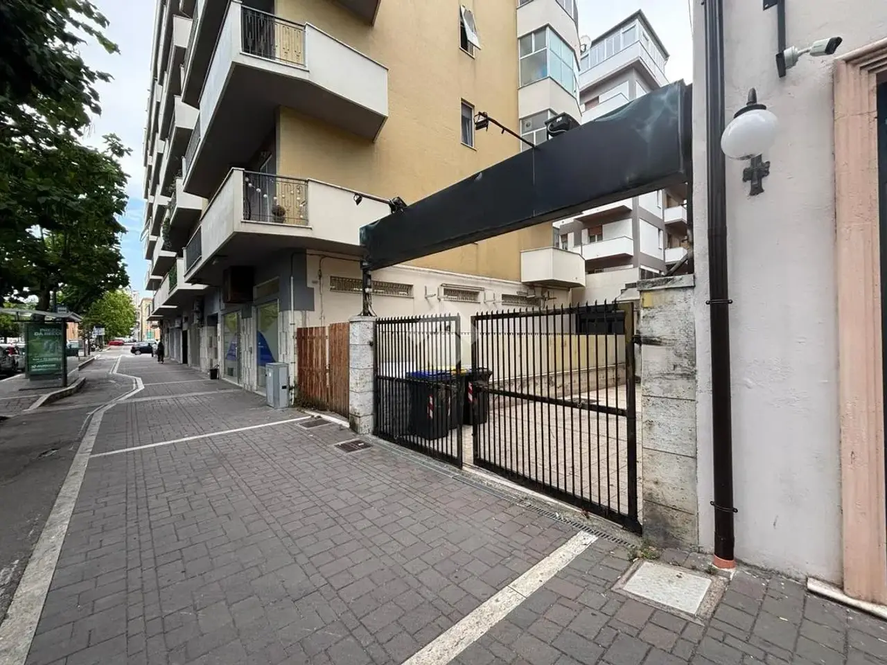 Negozio in Viale Gabriele d'Annunzio 328, Pescara, {3} - Foto 2