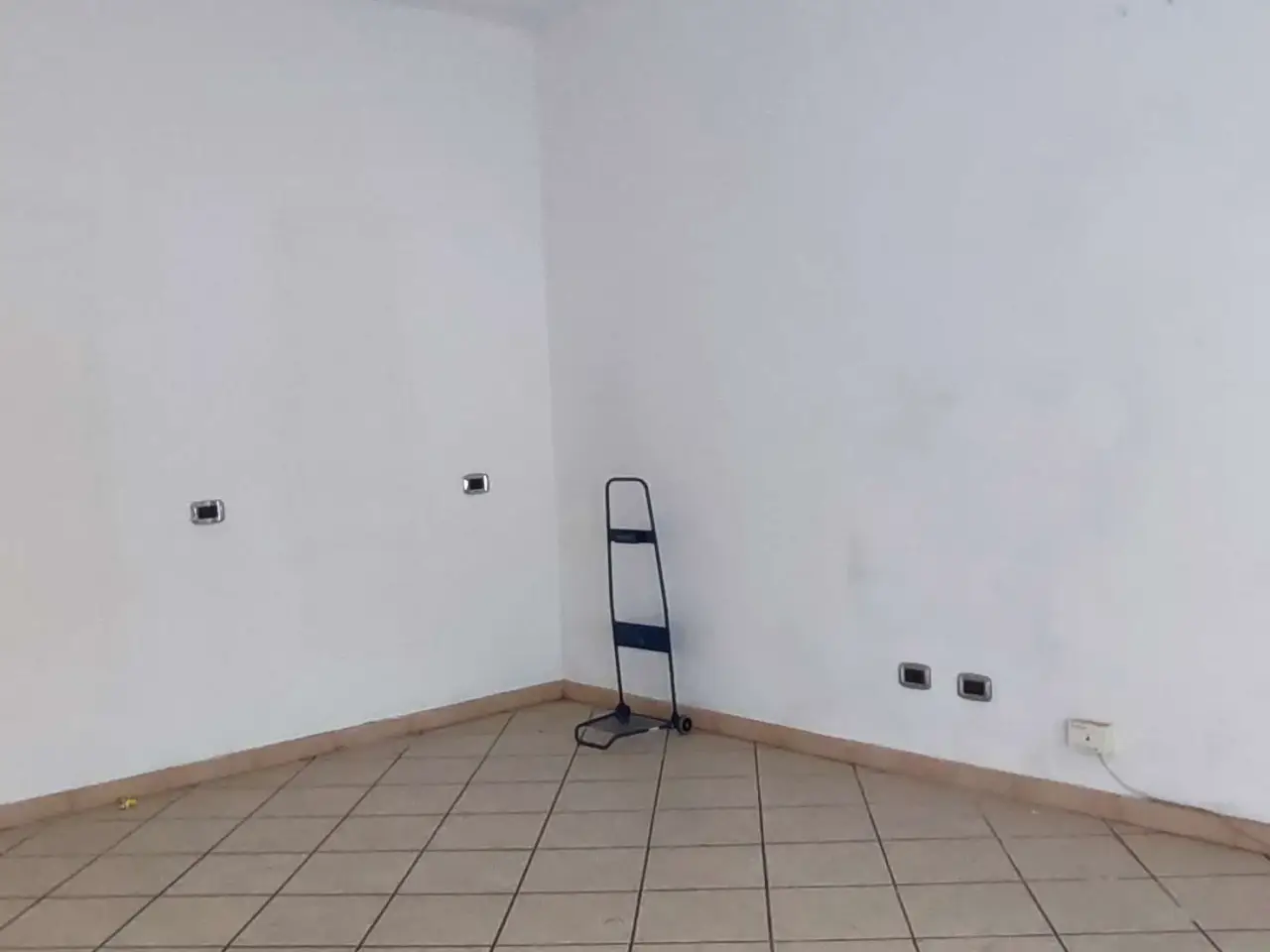 Negozio in Via dei Mulini  6, Livorno, {3} - Foto 2