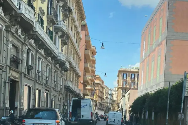 Geschäft in Via dei Mille 55, Napoli - Foto 1