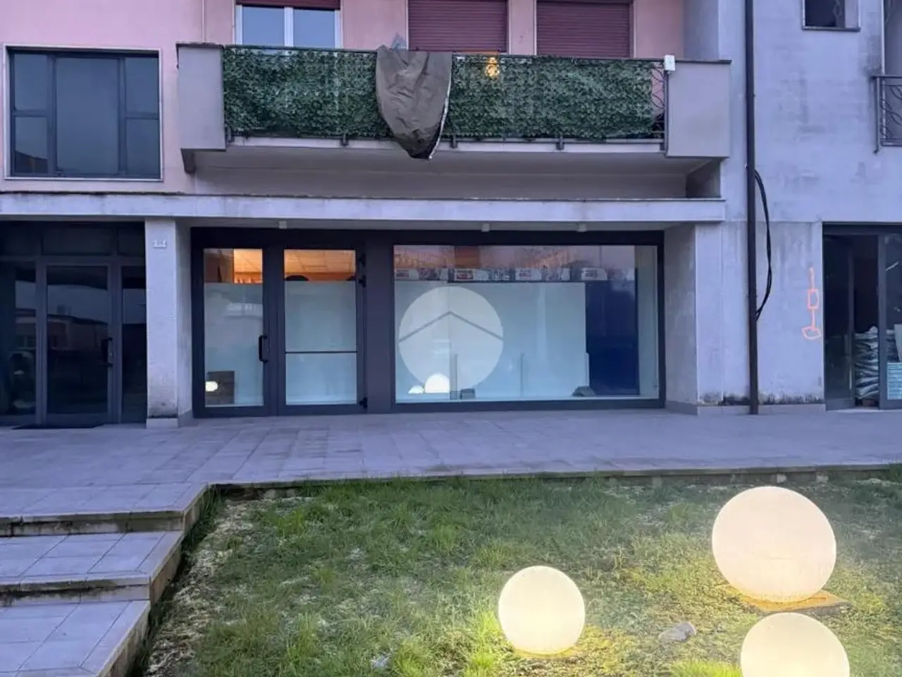 Negozio in Via Tonale 22, Albano Sant'Alessandro, {3} - Foto 2