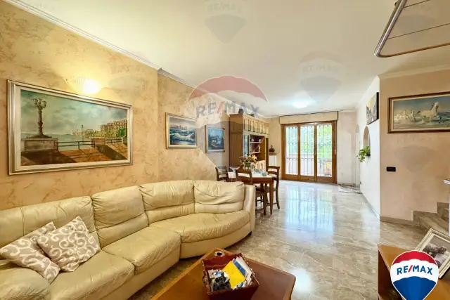 4-room flat in Via Alessandro Manzoni 19, Buccinasco - Photo 1