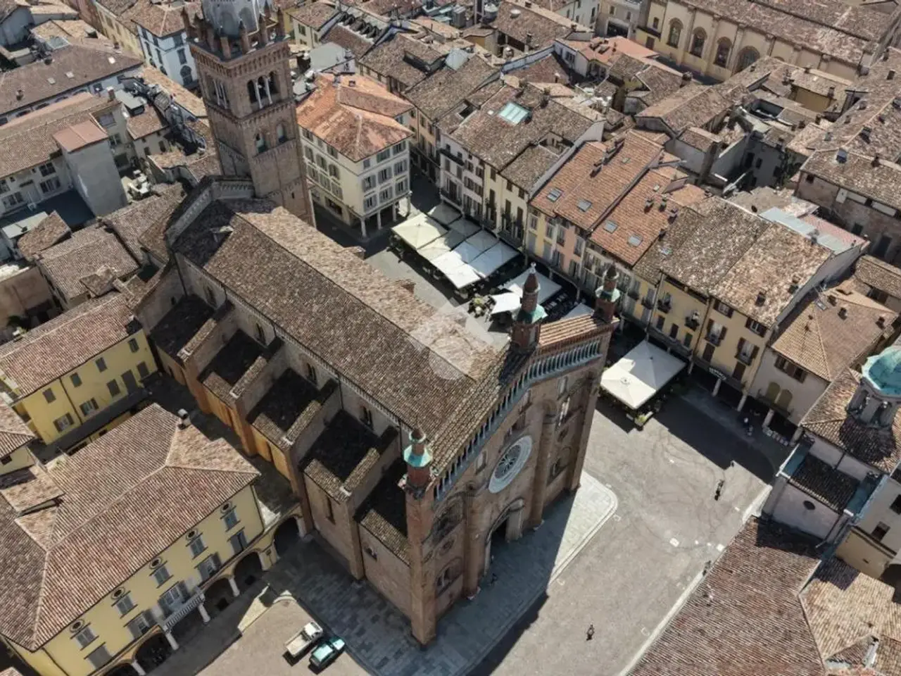 Negozio in Piazza del Duomo 8, Crema, {3} - Foto 1