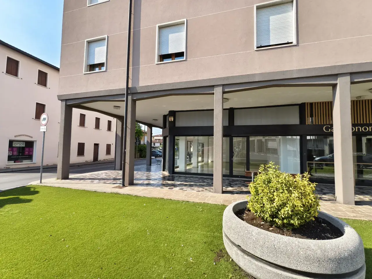 Negozio in Via Cesare Battisti 2, Abano Terme, {3} - Foto 2