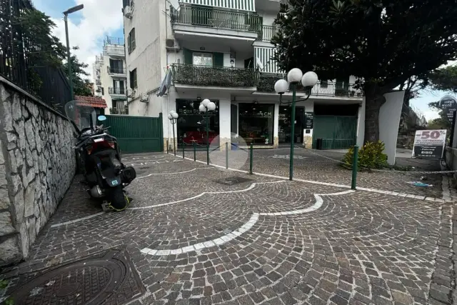 Trilocale in Via Provinciale Montagna Spaccata 234, Napoli - Foto 1