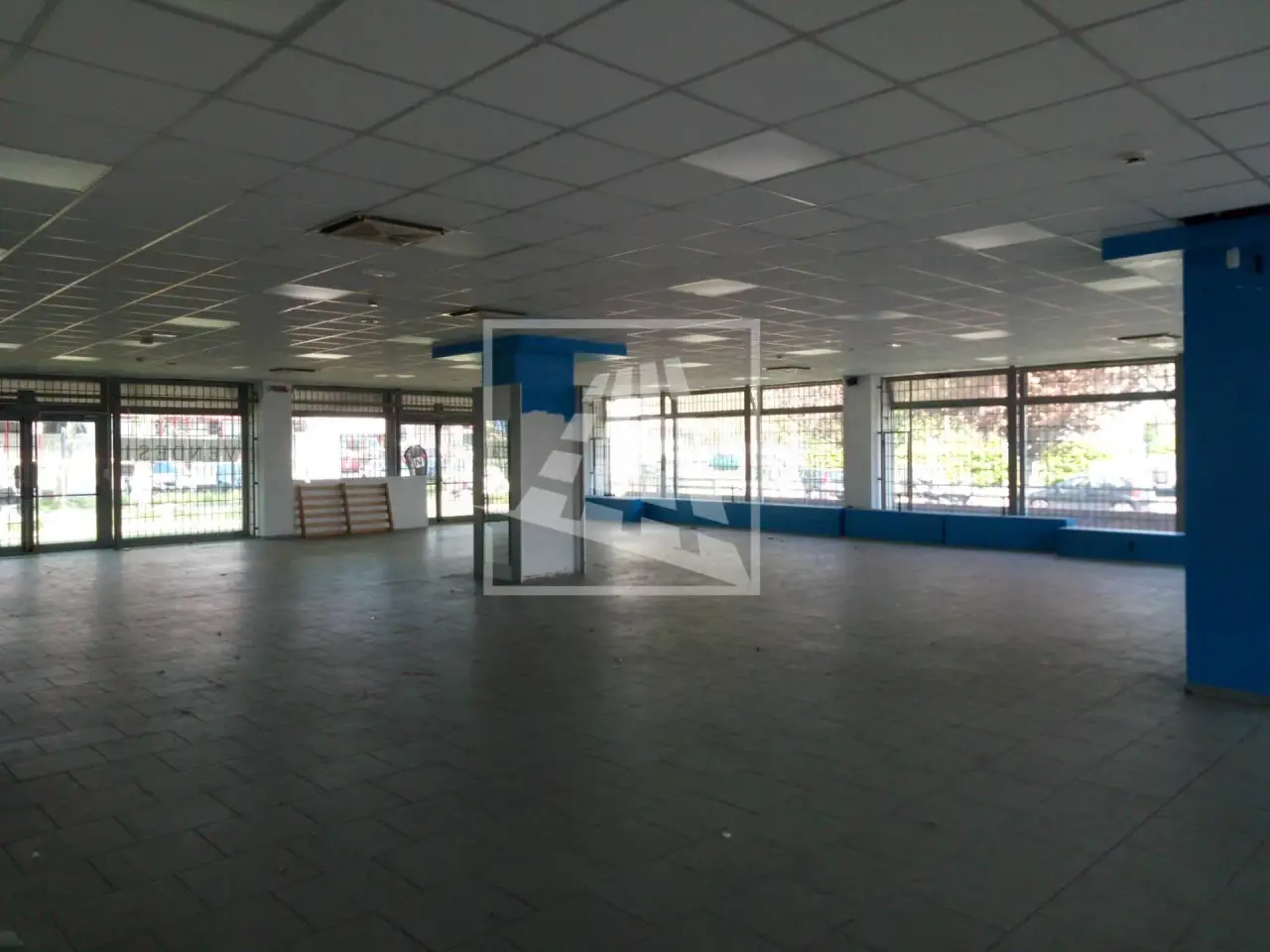 Negozio in Via Vittorio Bulgarelli 7, Reggio Emilia, {3} - Foto 1