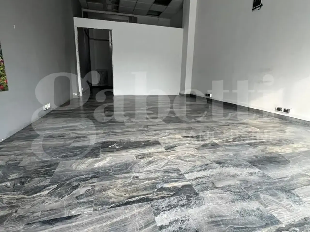 Negozio in Via Val di Sole 22, Milano, {3} - Foto 1