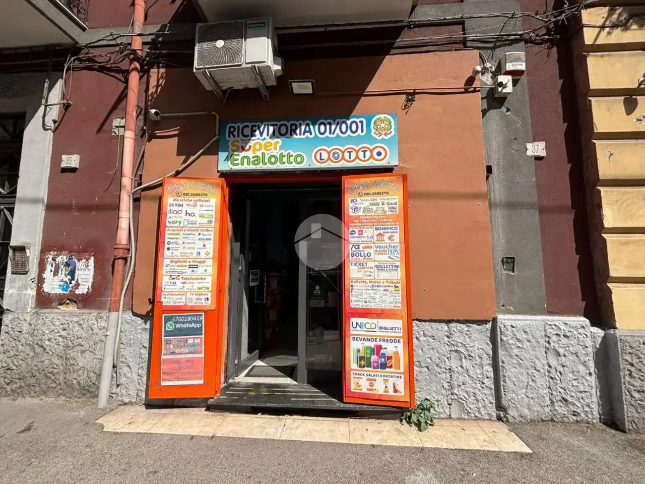 Negozio in Via Colonnello Carlo Lahalle 37, Napoli, {3} - Foto 1