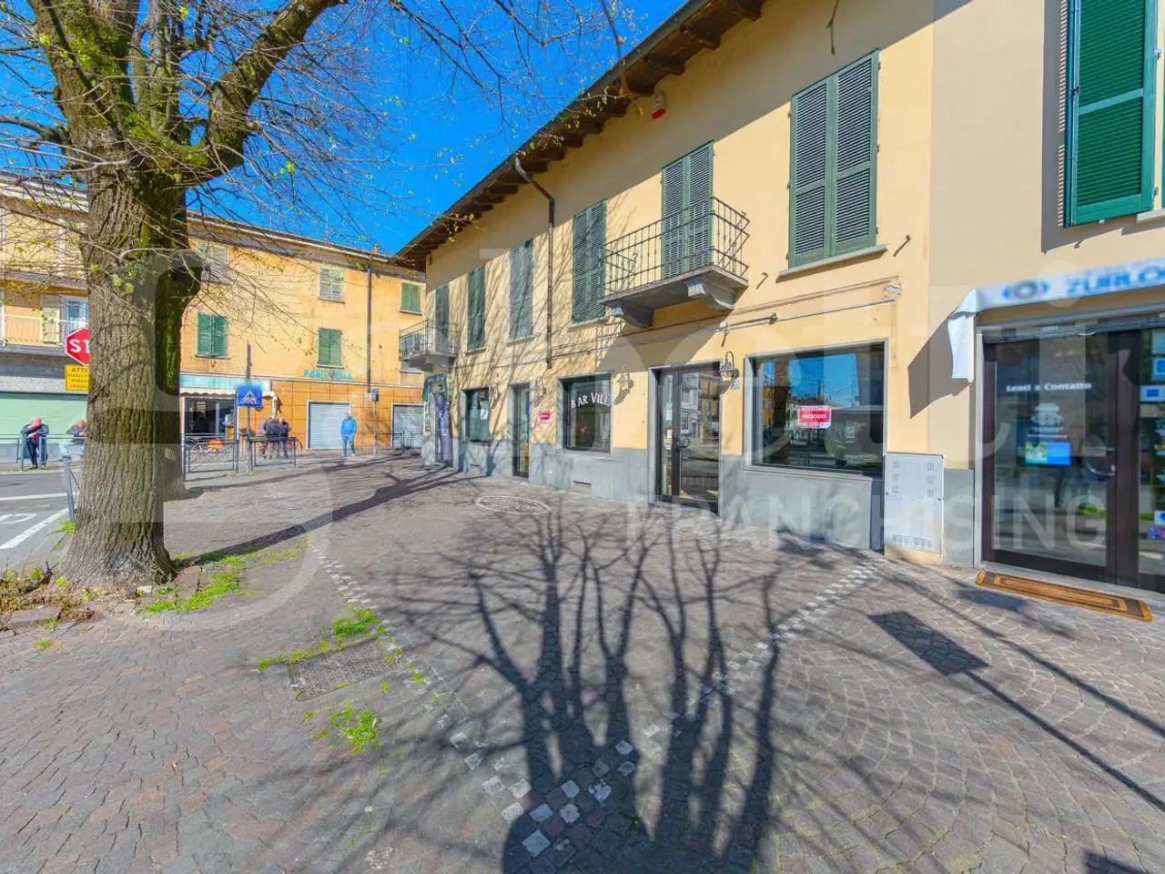 Negozio in Piazza Cavour 2, Cassano D'Adda, {3} - Foto 1