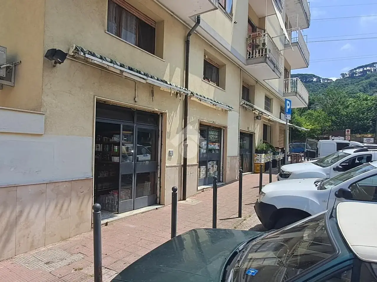 Negozio in Locale Commerciale Via Aniello Salsano 34, Cava De' Tirreni, {3} - Foto 2