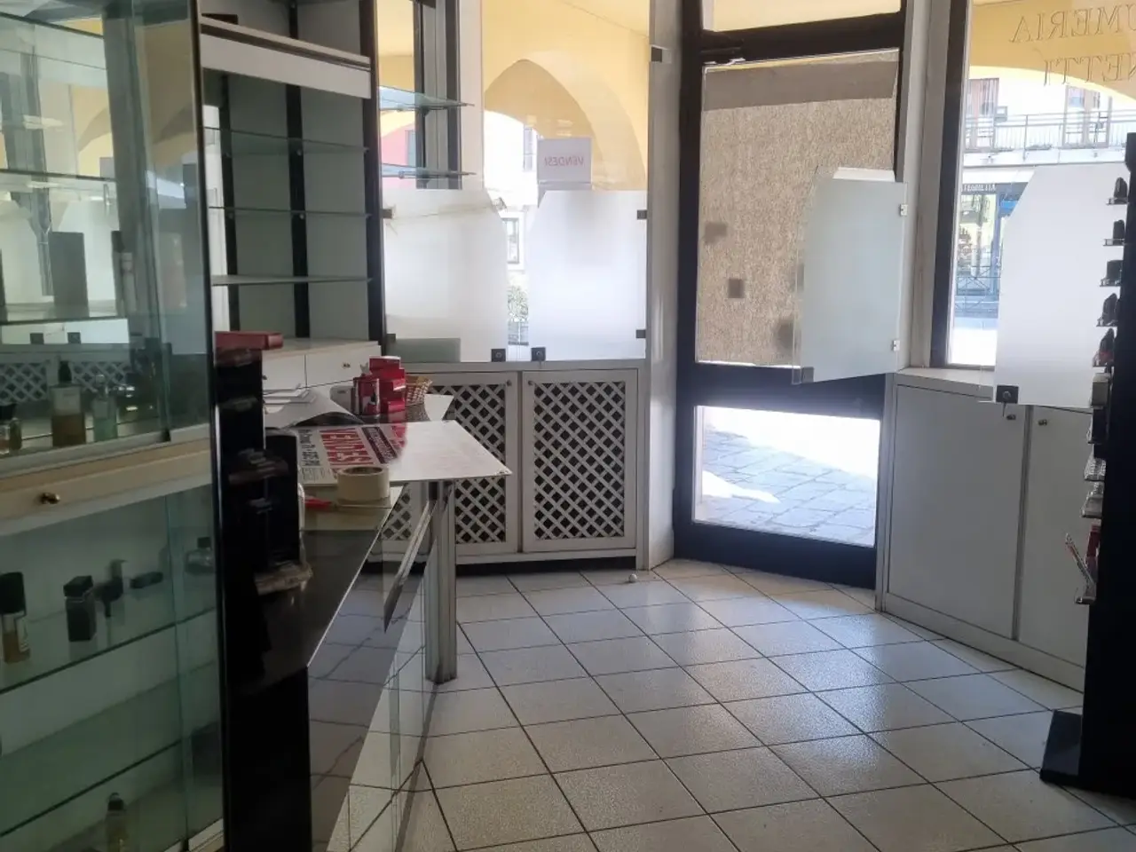 Negozio in Piazza Trento, Este, {3} - Foto 1