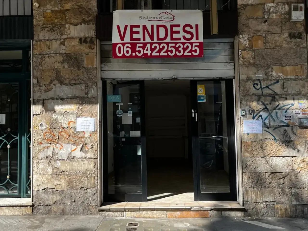 Negozio in Viale Leonardo da Vinci 144, Roma, {3} - Foto 1